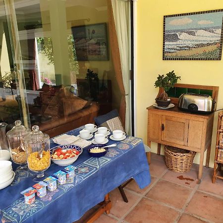 On Pinewood Guest House Kaapstad Buitenkant foto