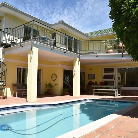 On Pinewood Guest House Kaapstad Buitenkant foto
