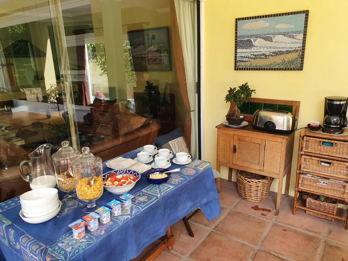 On Pinewood Guest House Kaapstad Buitenkant foto