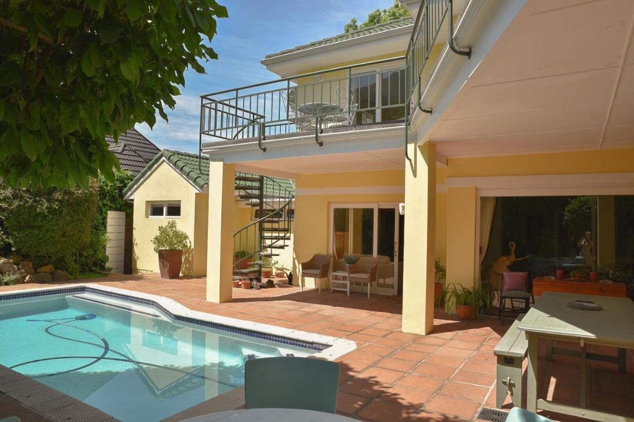 On Pinewood Guest House Kaapstad Buitenkant foto