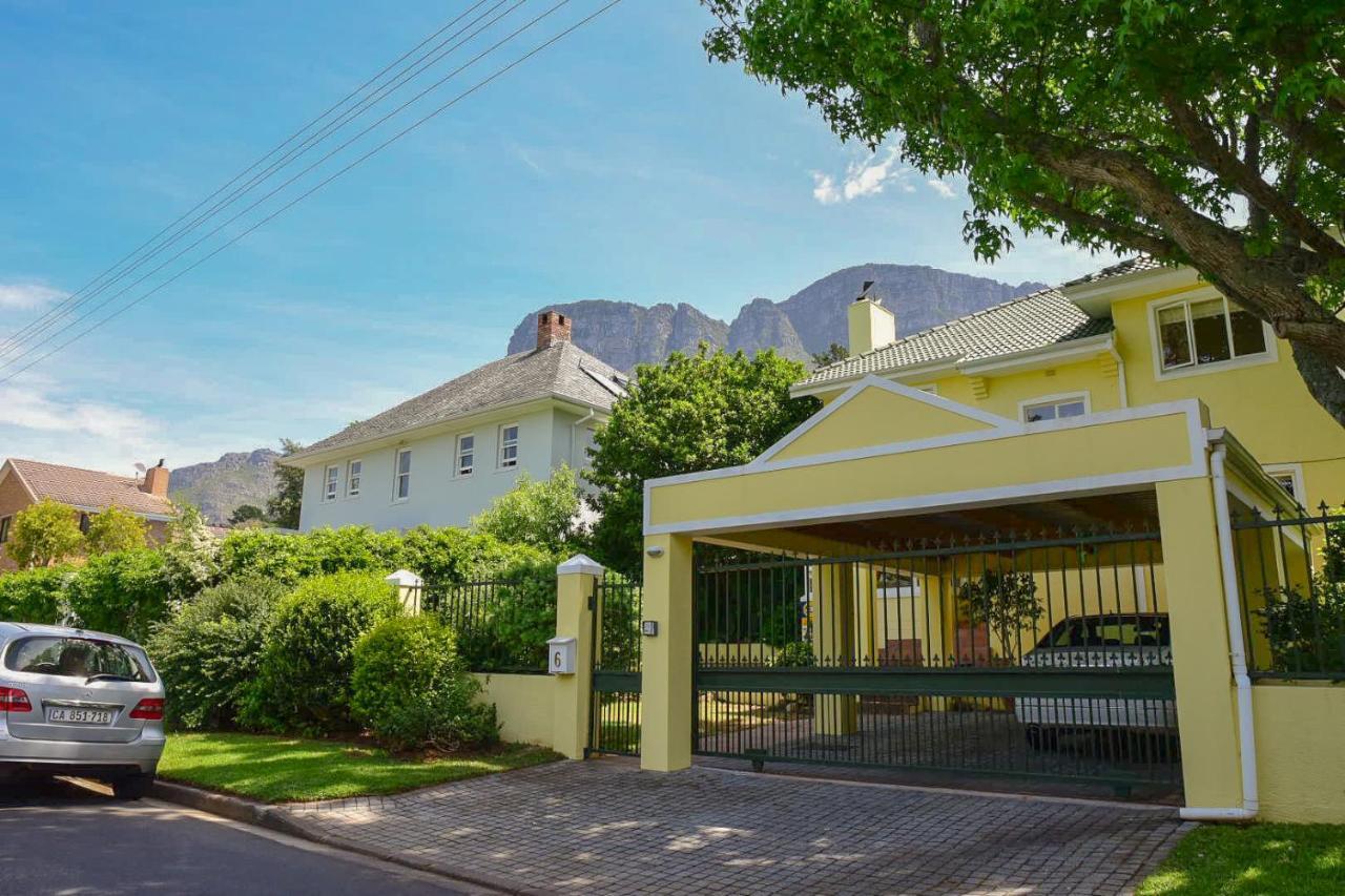 On Pinewood Guest House Kaapstad Buitenkant foto