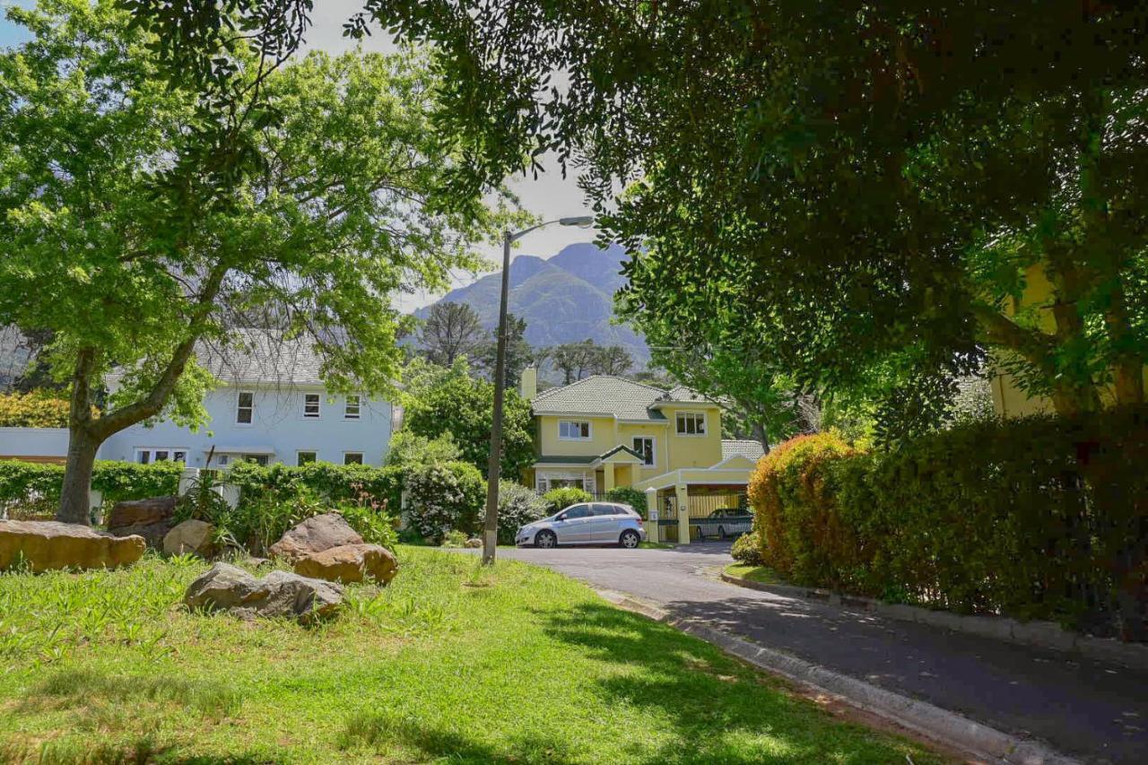 On Pinewood Guest House Kaapstad Buitenkant foto