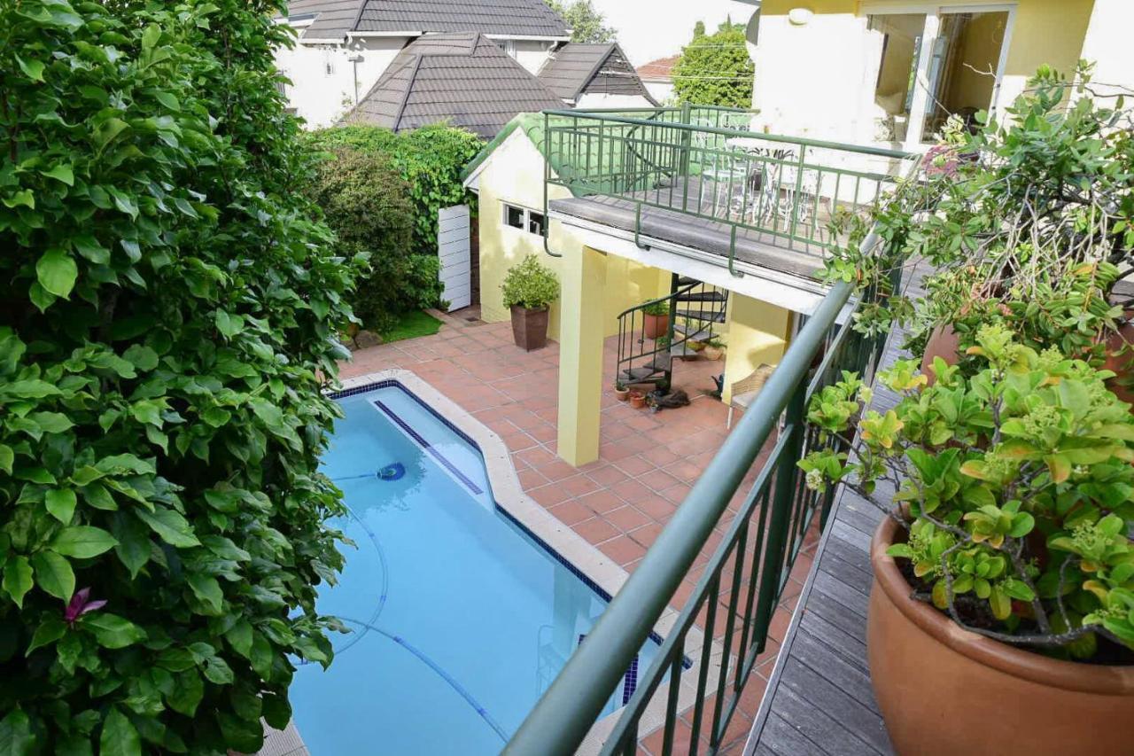 On Pinewood Guest House Kaapstad Buitenkant foto