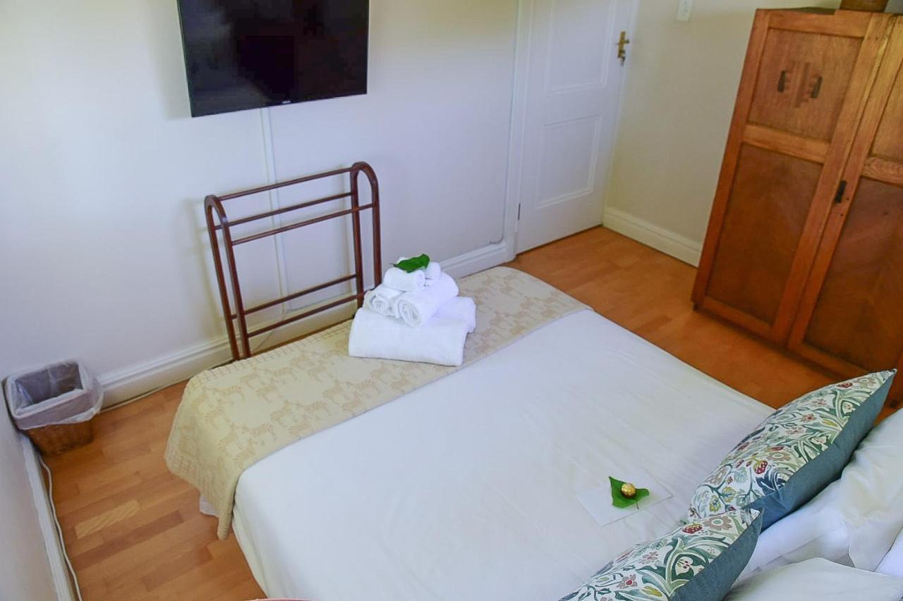 On Pinewood Guest House Kaapstad Buitenkant foto