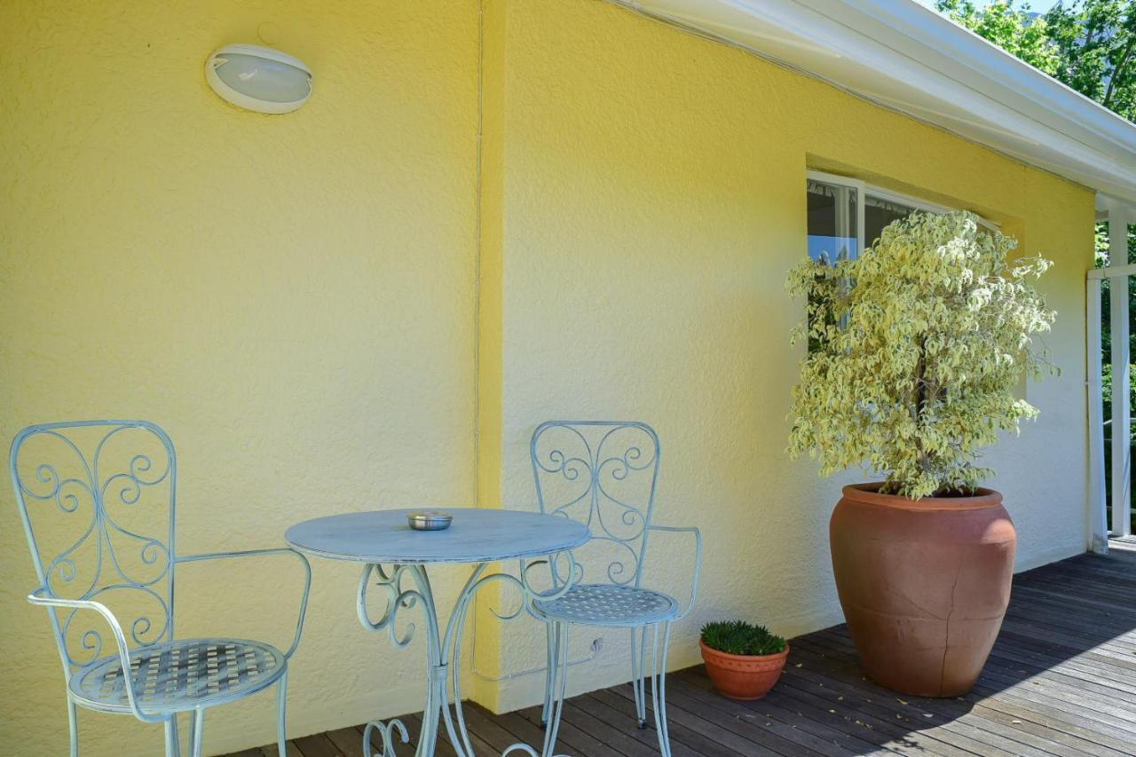 On Pinewood Guest House Kaapstad Buitenkant foto