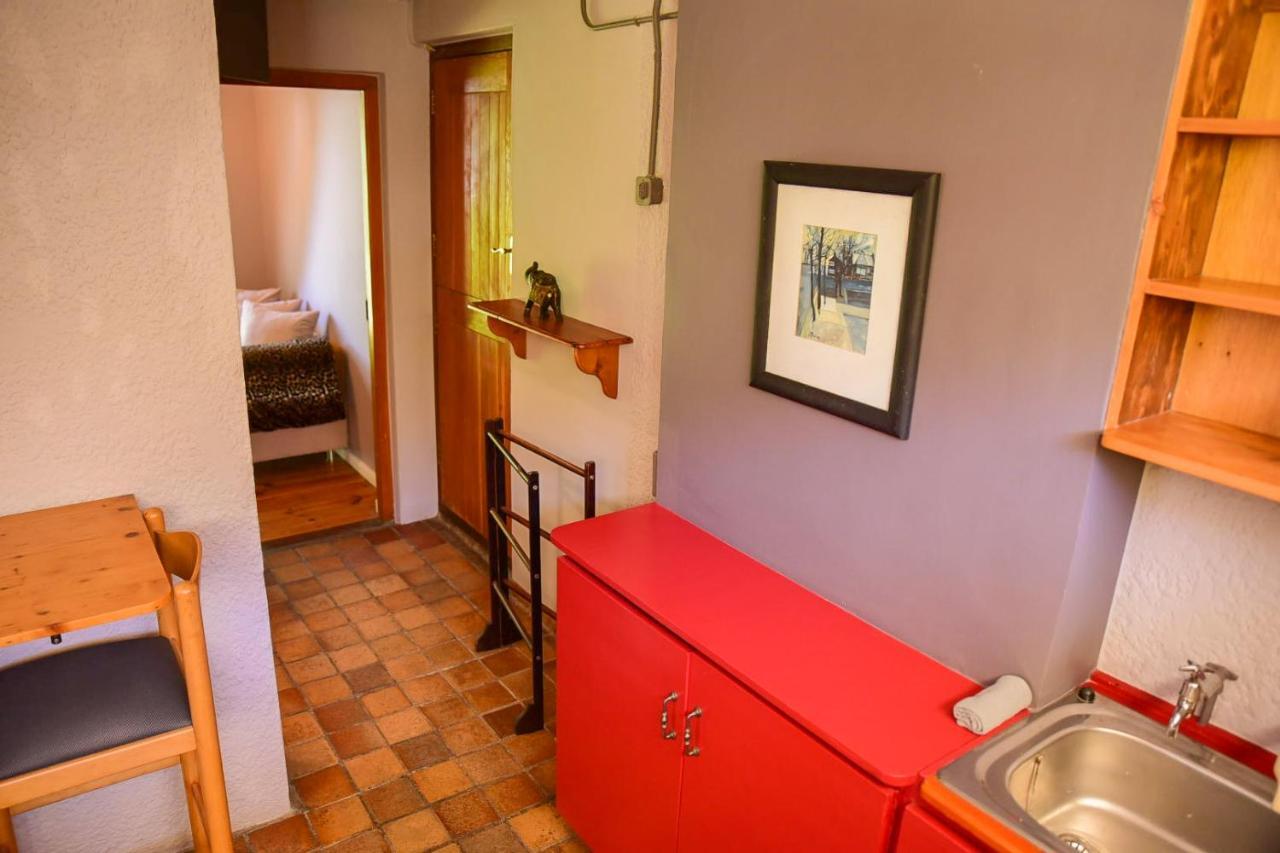 On Pinewood Guest House Kaapstad Buitenkant foto