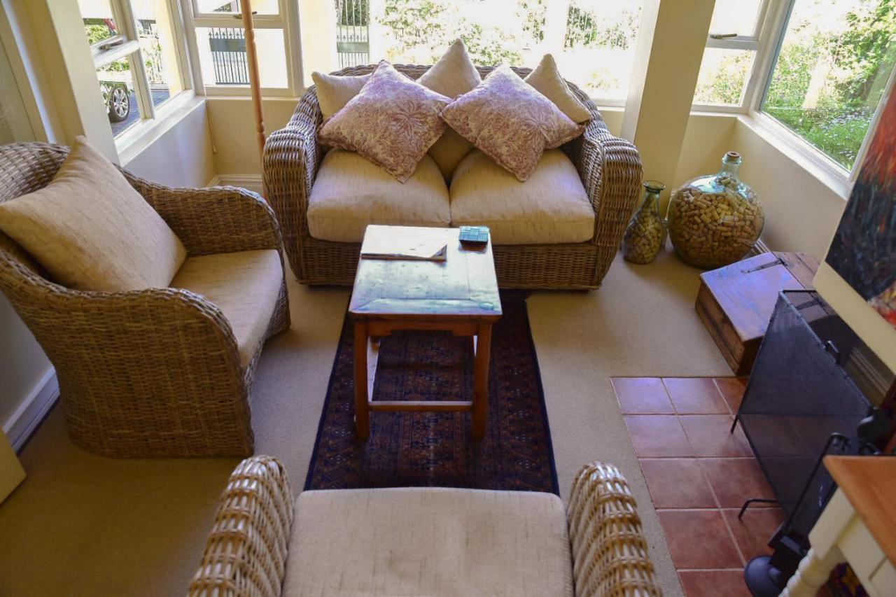 On Pinewood Guest House Kaapstad Buitenkant foto