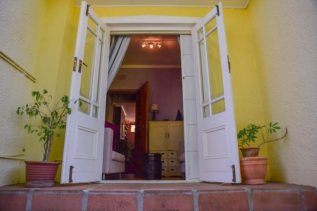 On Pinewood Guest House Kaapstad Buitenkant foto