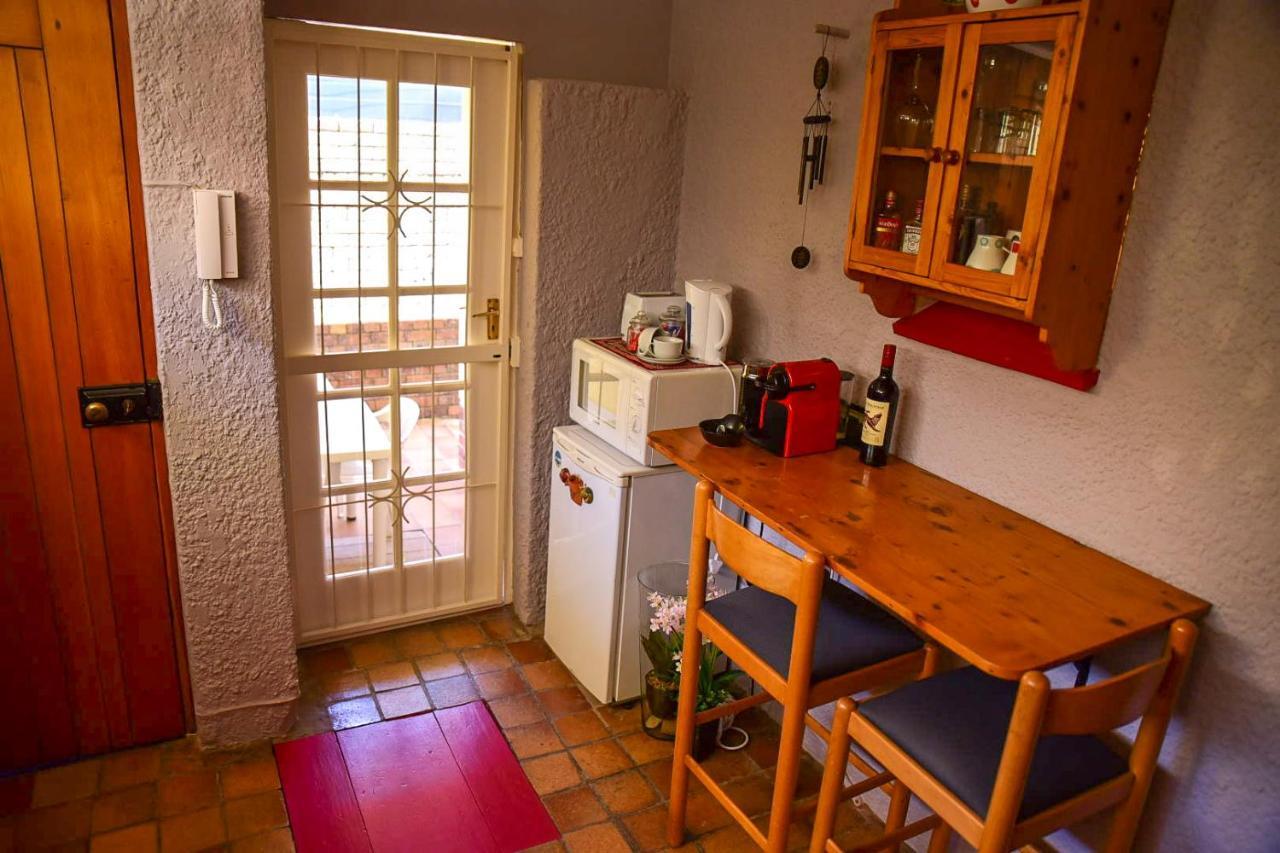 On Pinewood Guest House Kaapstad Buitenkant foto